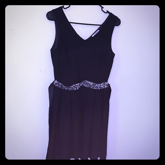 Formal dress - Picture 1 of 1